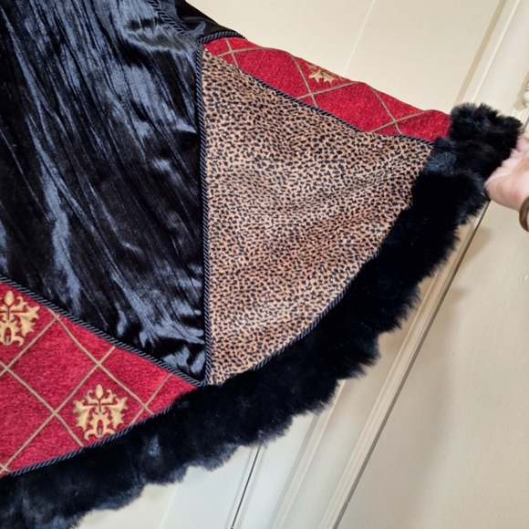 Villa Bacci Christmas Tree Skirt - Picture 5 of 6